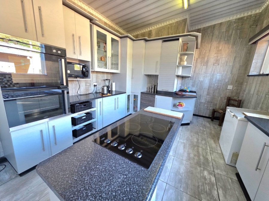 5 Bedroom Property for Sale in Jordania Free State